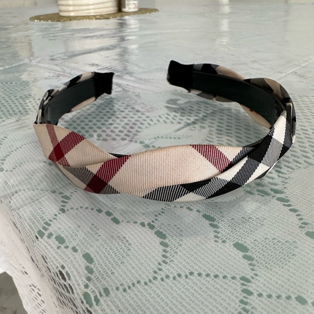 Burberry style head bend